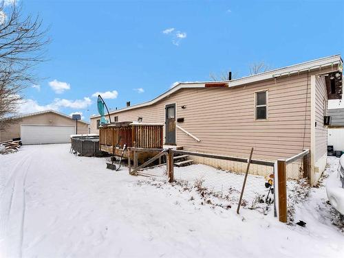 327 1 Street Ne, Redcliff, AB - Outdoor With Exterior