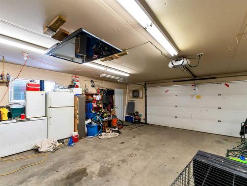 327 1 Street Ne, Redcliff, AB - Indoor Photo Showing Garage