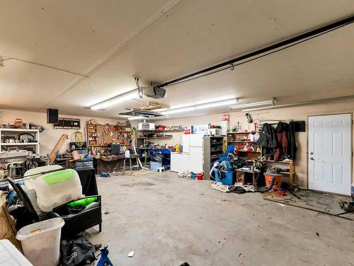 327 1 Street Ne, Redcliff, AB - Indoor Photo Showing Garage