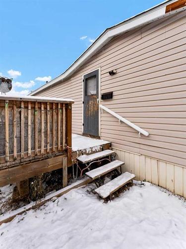 327 1 Street Ne, Redcliff, AB - Outdoor With Exterior