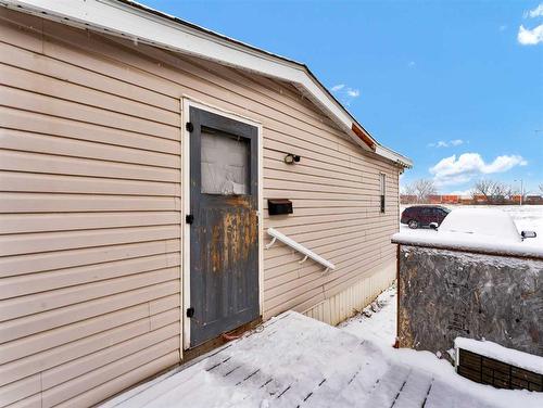 327 1 Street Ne, Redcliff, AB - Outdoor With Exterior