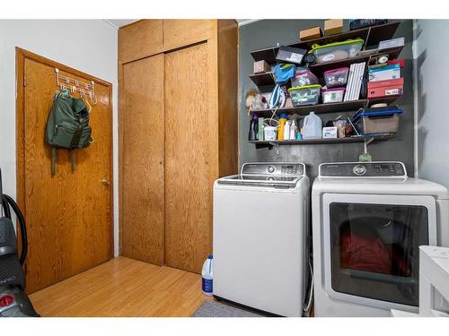 20 Railway Ave E, Schuler, AB - Indoor Photo Showing Laundry Room