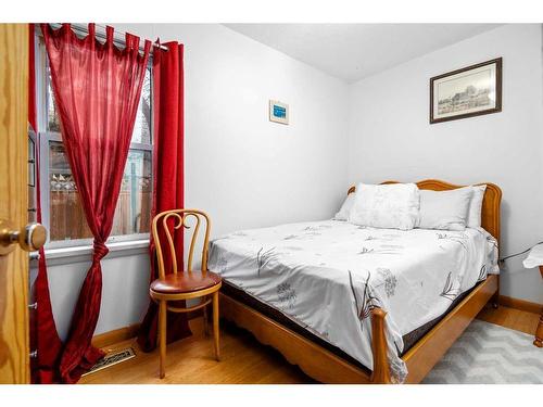 20 Railway Ave E, Schuler, AB - Indoor Photo Showing Bedroom