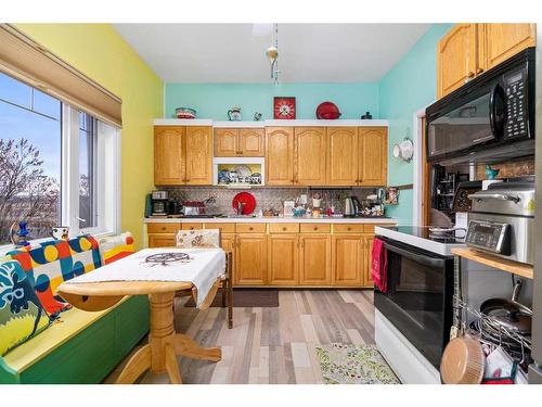 20 Railway Ave E, Schuler, AB - Indoor Photo Showing Kitchen