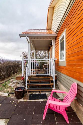 20 Railway Ave E, Schuler, AB - Outdoor