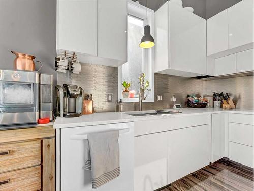 80 Greenwood Court, Medicine Hat, AB - Indoor Photo Showing Kitchen With Double Sink