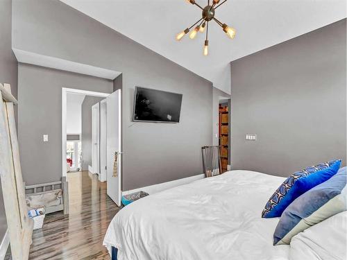 80 Greenwood Court, Medicine Hat, AB - Indoor Photo Showing Bedroom