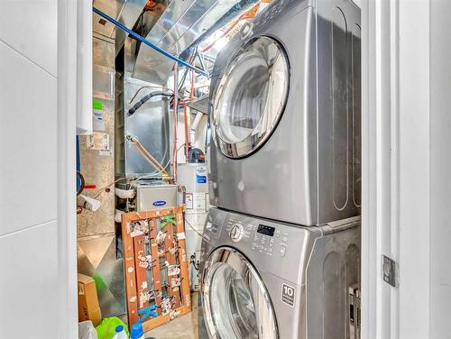 80 Greenwood Court, Medicine Hat, AB - Indoor Photo Showing Laundry Room