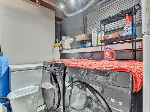 129 East Glen Drive Se, Medicine Hat, AB - Indoor Photo Showing Laundry Room