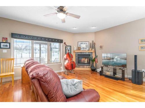 881 Ross Glen Drive Se, Medicine Hat, AB - Indoor Photo Showing Living Room With Fireplace