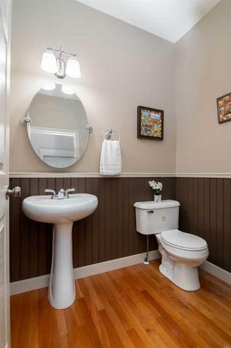 881 Ross Glen Drive Se, Medicine Hat, AB - Indoor Photo Showing Bathroom