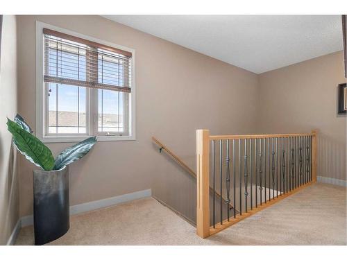 881 Ross Glen Drive Se, Medicine Hat, AB - Indoor Photo Showing Other Room