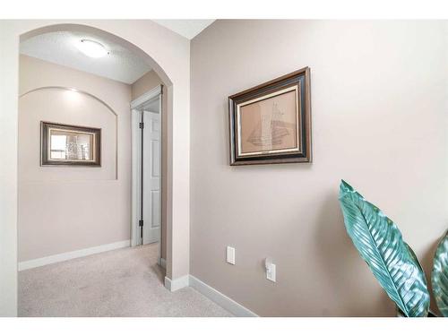 881 Ross Glen Drive Se, Medicine Hat, AB - Indoor Photo Showing Other Room