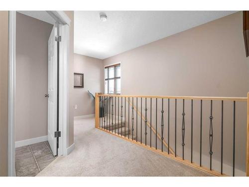 881 Ross Glen Drive Se, Medicine Hat, AB - Indoor Photo Showing Other Room