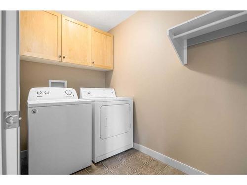 881 Ross Glen Drive Se, Medicine Hat, AB - Indoor Photo Showing Laundry Room