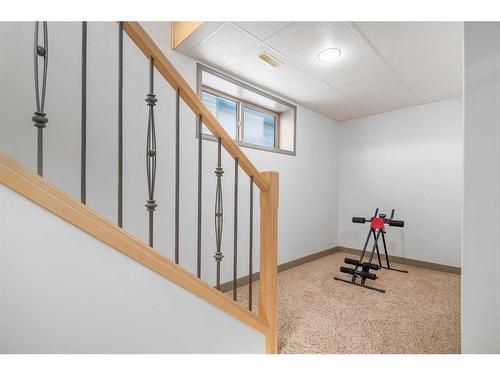 881 Ross Glen Drive Se, Medicine Hat, AB - Indoor Photo Showing Other Room