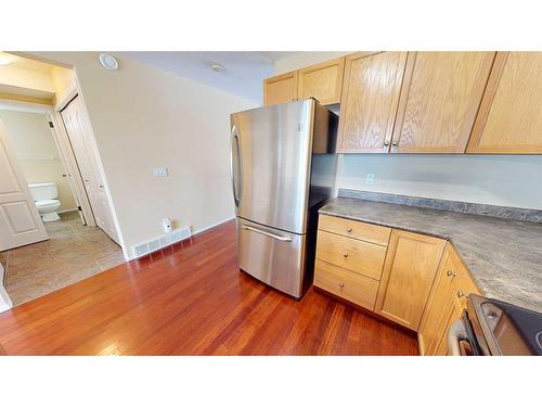 38 Northlands Lane Ne, Medicine Hat, AB - Indoor Photo Showing Kitchen