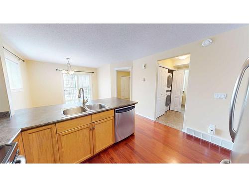 38 Northlands Lane Ne, Medicine Hat, AB - Indoor Photo Showing Kitchen With Double Sink