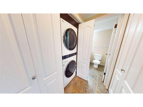 38 Northlands Lane Ne, Medicine Hat, AB - Indoor Photo Showing Laundry Room