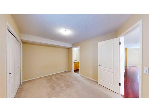 38 Northlands Lane Ne, Medicine Hat, AB - Indoor Photo Showing Other Room