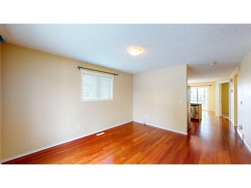 38 Northlands Lane Ne, Medicine Hat, AB - Indoor Photo Showing Other Room