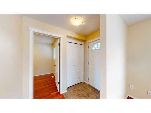 38 Northlands Lane Ne, Medicine Hat, AB - Indoor Photo Showing Other Room