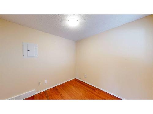 38 Northlands Lane Ne, Medicine Hat, AB - Indoor Photo Showing Other Room