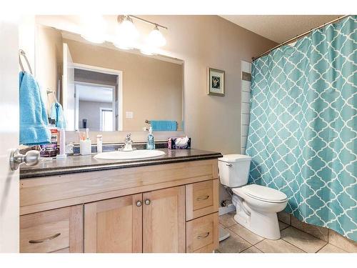 11-512 Mccutcheon Drive Nw, Medicine Hat, AB - Indoor Photo Showing Bathroom