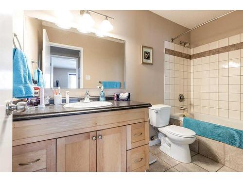 11-512 Mccutcheon Drive Nw, Medicine Hat, AB - Indoor Photo Showing Bathroom