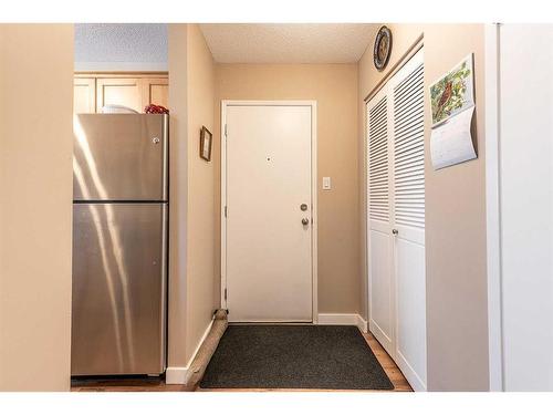 11-512 Mccutcheon Drive Nw, Medicine Hat, AB - Indoor Photo Showing Other Room