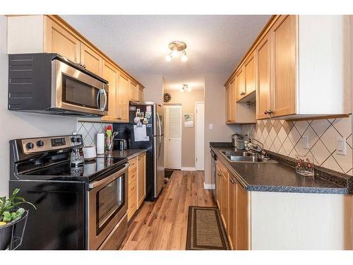 11-512 Mccutcheon Drive Nw, Medicine Hat, AB - Indoor Photo Showing Kitchen With Stainless Steel Kitchen With Double Sink