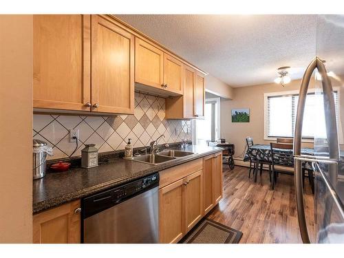 11-512 Mccutcheon Drive Nw, Medicine Hat, AB - Indoor Photo Showing Kitchen With Double Sink