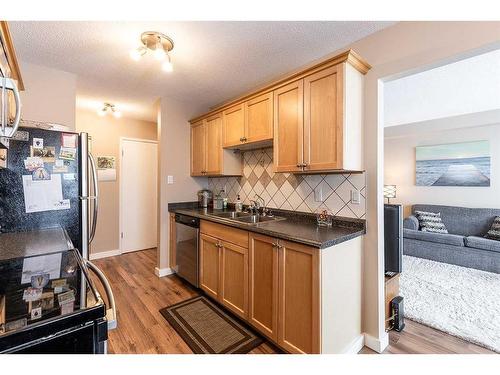 11-512 Mccutcheon Drive Nw, Medicine Hat, AB - Indoor Photo Showing Kitchen With Double Sink