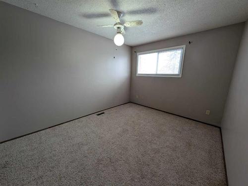 2883 22 Avenue Se, Medicine Hat, AB - Indoor Photo Showing Other Room