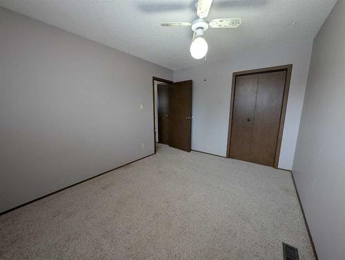 2883 22 Avenue Se, Medicine Hat, AB - Indoor Photo Showing Other Room