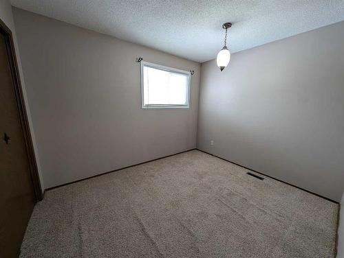 2883 22 Avenue Se, Medicine Hat, AB - Indoor Photo Showing Other Room