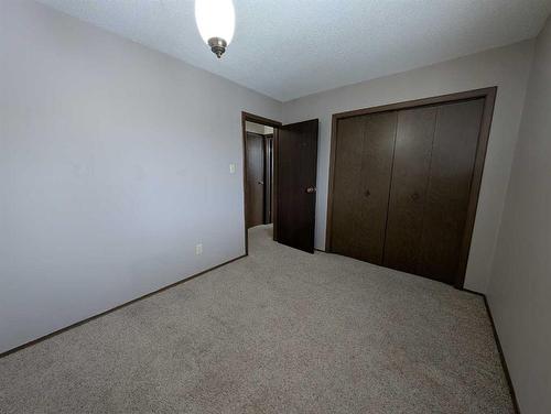 2883 22 Avenue Se, Medicine Hat, AB - Indoor Photo Showing Other Room