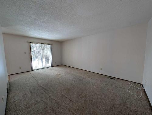 2883 22 Avenue Se, Medicine Hat, AB - Indoor Photo Showing Other Room