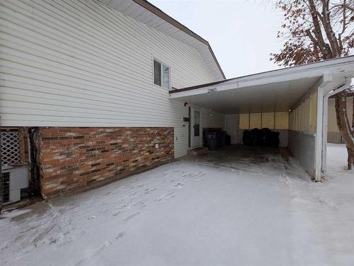 2883 22 Avenue Se, Medicine Hat, AB - Outdoor With Exterior