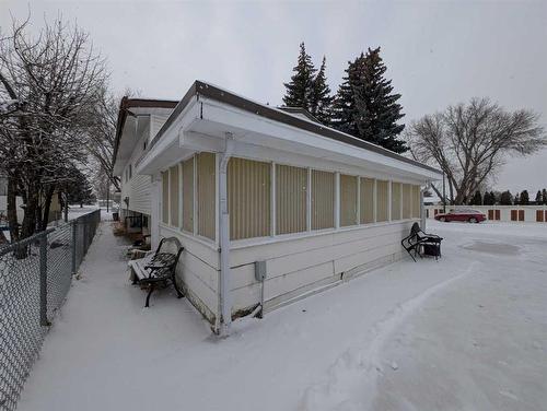 2883 22 Avenue Se, Medicine Hat, AB - Outdoor With Exterior