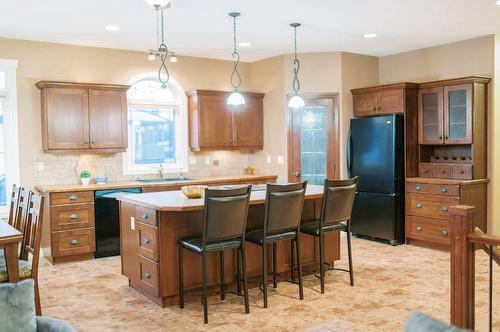 6002 52 Avenue, Stettler, AB - Indoor Photo Showing Kitchen With Upgraded Kitchen