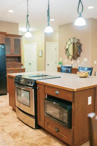 6002 52 Avenue, Stettler, AB - Indoor Photo Showing Kitchen