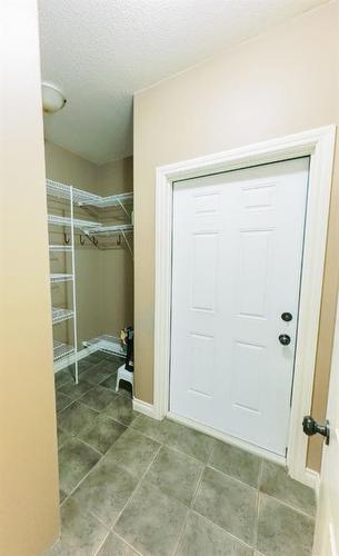 6002 52 Avenue, Stettler, AB - Indoor Photo Showing Other Room