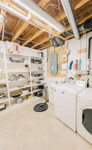 6002 52 Avenue, Stettler, AB - Indoor Photo Showing Laundry Room