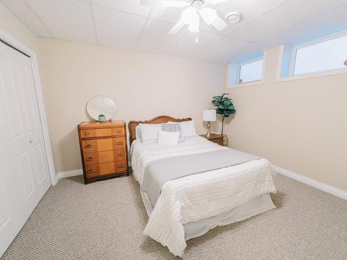 6002 52 Avenue, Stettler, AB - Indoor Photo Showing Bedroom