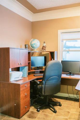 6002 52 Avenue, Stettler, AB - Indoor Photo Showing Office