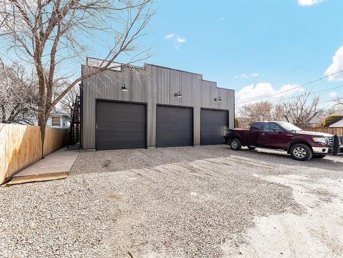 170 2 Street Nw, Medicine Hat, AB - Outdoor