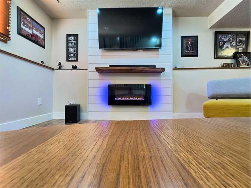 8 Rideau Close Se, Medicine Hat, AB - Indoor With Fireplace