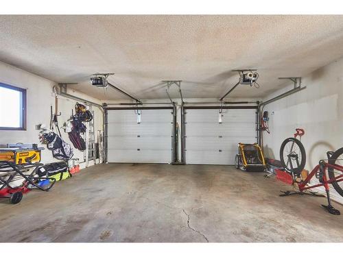 8 Rideau Close Se, Medicine Hat, AB - Indoor Photo Showing Garage