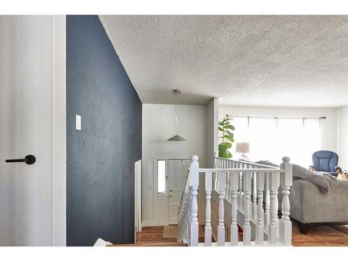 8 Rideau Close Se, Medicine Hat, AB - Indoor Photo Showing Other Room